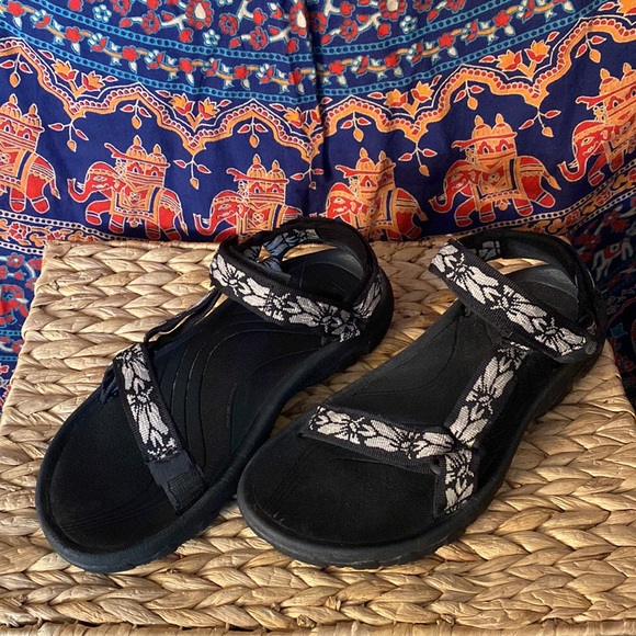 Teva size 8 sandal - Picture 3 of 3